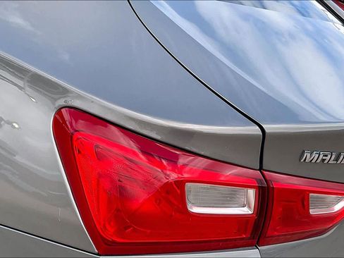 Used 2017 Chevrolet Malibu LT FWD image 28