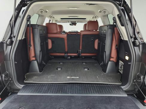 Used 2016 Lexus LX 570 4WD w/ Luxury Package image 31