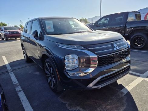 Used 2025 Mitsubishi Outlander AWD image 3