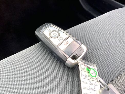 Used 2018 Ford Fusion SE image 13