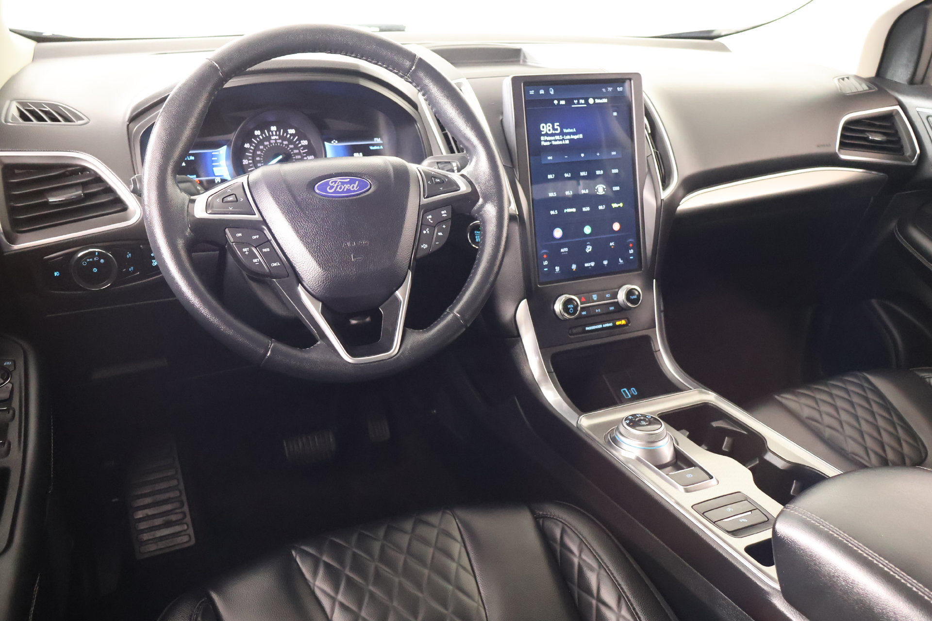 Used 2024 Ford Edge Titanium AWD/4WD image 2