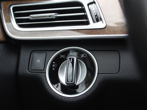 Used 2016 Mercedes-Benz E 350 4MATIC Sedan image 23
