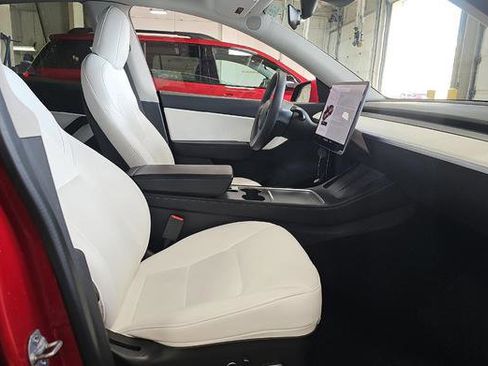 Used 2021 Tesla Model Y Long Range image 7