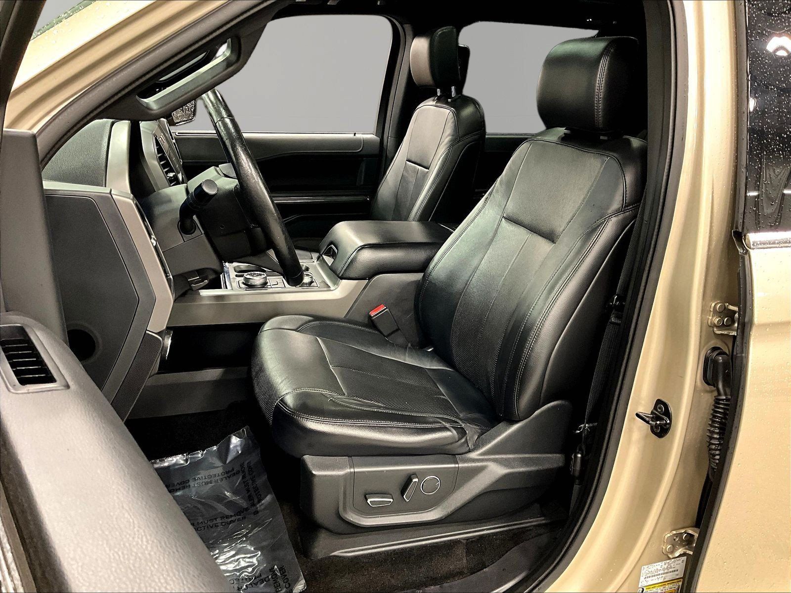 Used 2018 Ford Expedition XLT w/ Equipment Group 201A AWD/4WD image 21