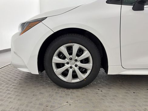 Used 2025 Toyota Corolla LE FWD image 11