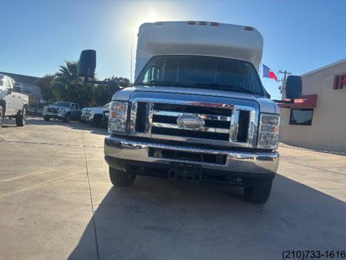 Used 2014 Ford E-350 and Econoline 350 Super Duty image 2