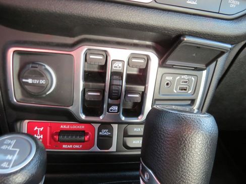 Used 2024 Jeep Gladiator Sport image 20