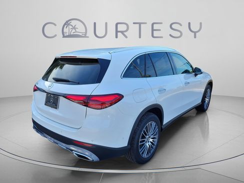 Used 2026 Mercedes-Benz GLC 300 image 4
