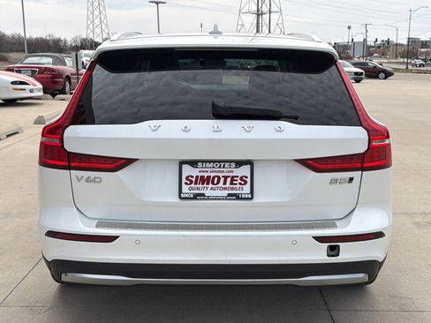 Used 2025 Volvo V60 B5 Cross Country Plus image 6