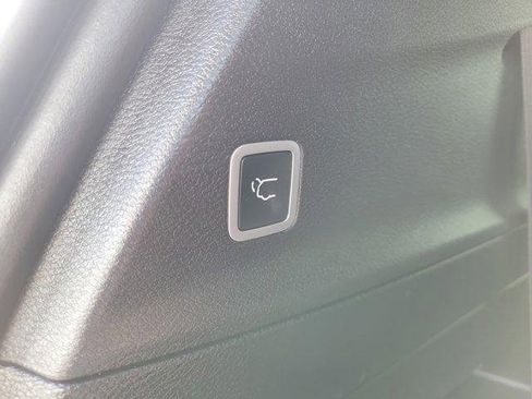 Used 2018 Chrysler Pacifica Touring-L Plus w/ S Appearance Package image 8