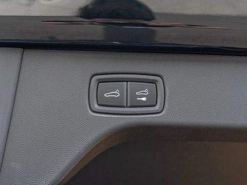 Used 2025 Porsche Macan Electric RWD image 36