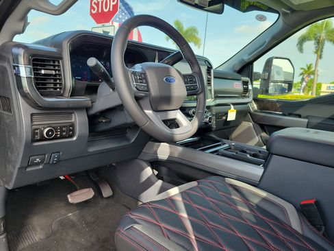 New 2026 Ford F250 Lariat w/ Black Appearance Package AWD/4WD image 9