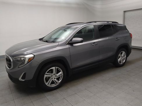 Used 2018 GMC Terrain SLE w/ Driver Convenience Package FWD image 2