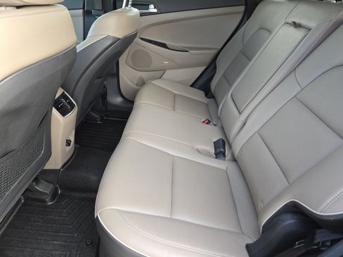 Used 2021 Hyundai Tucson Limited image 27