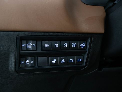 Used 2022 Toyota Tundra 1794 Edition AWD/4WD image 27
