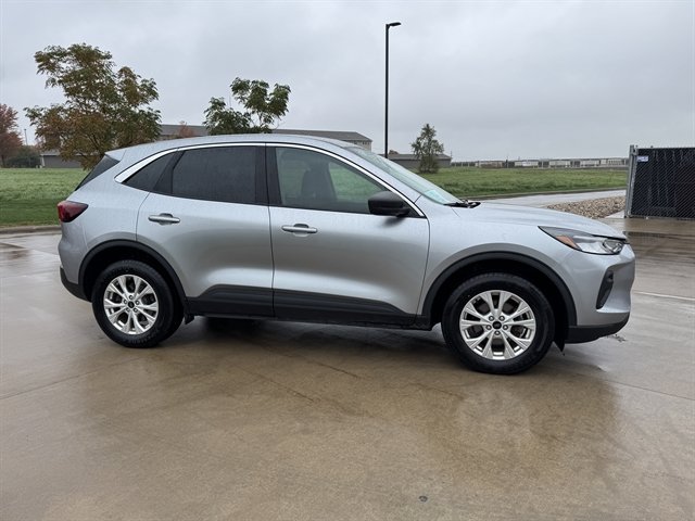 Used 2024 Ford Escape Active AWD/4WD image 3