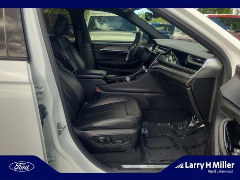 Used 2022 Jeep Grand Cherokee Overland AWD/4WD image 19