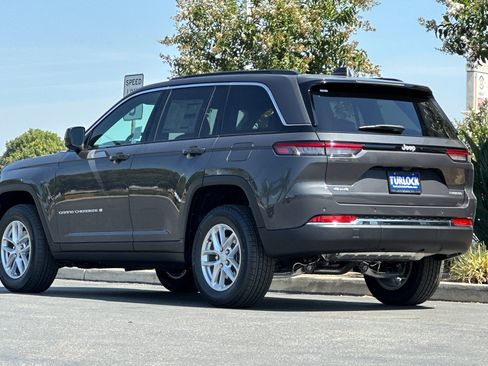 New 2025 Jeep Grand Cherokee Laredo X w/ Luxury Tech Group I image 6