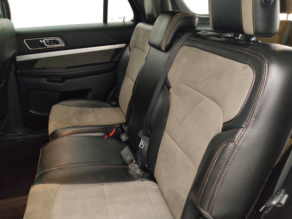 Used 2017 Ford Explorer XLT w/ Equipment Group 202A FWD image 18