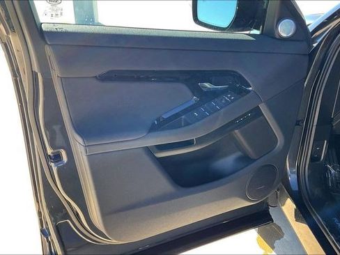 Used 2025 Land Rover Range Rover Evoque Dynamic SE image 28