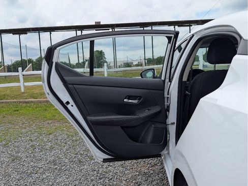 Used 2023 Nissan Sentra SV FWD image 11