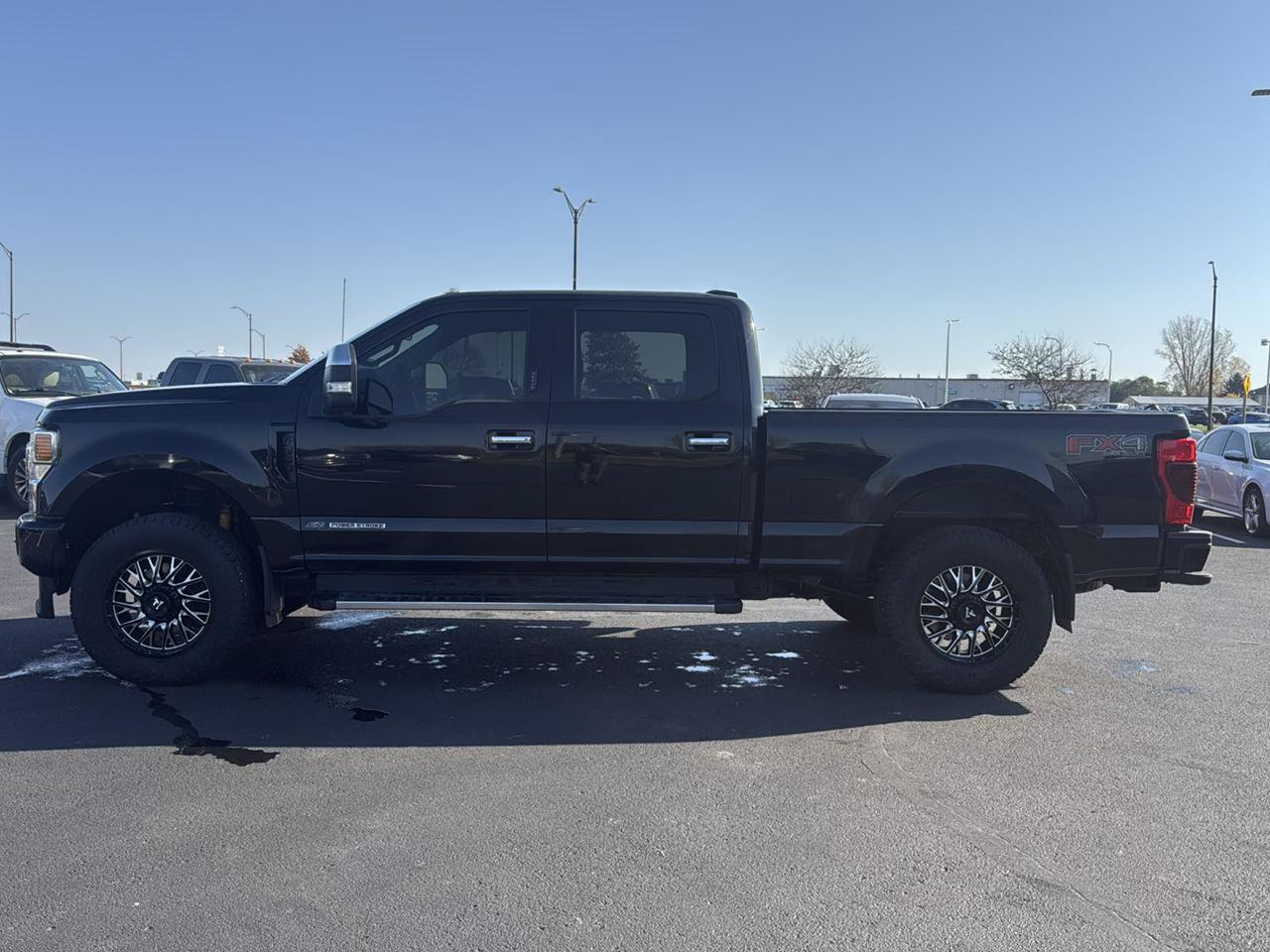 Used 2022 Ford F350 XLT w/ XLT Premium Package AWD/4WD image 2