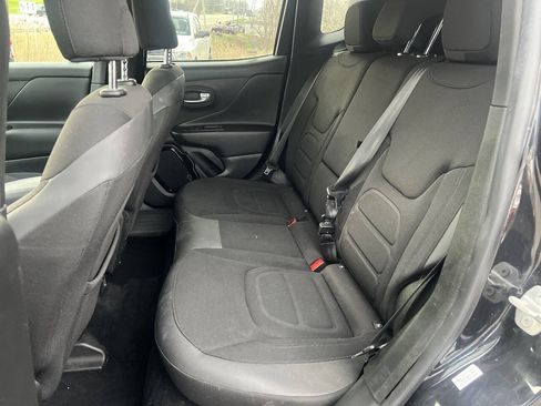 Used 2016 Jeep Renegade Latitude AWD/4WD image 13