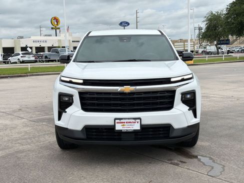 Used 2024 Chevrolet Traverse LS FWD image 6