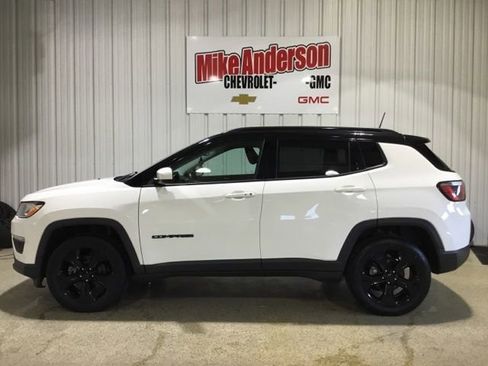 Used 2019 Jeep Compass Latitude AWD/4WD image 2