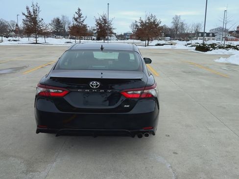 Used 2022 Toyota Camry SE image 7