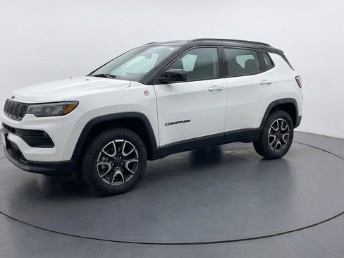 Used 2025 Jeep Compass Trailhawk AWD/4WD image 3