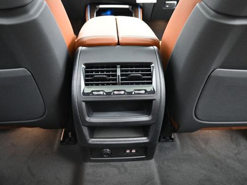 New 2026 BMW X5 xDrive50e w/ Premium Package AWD/4WD image 38