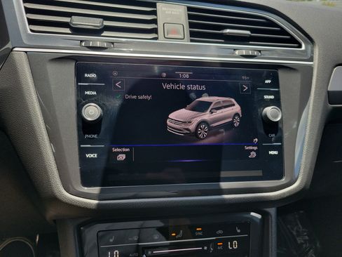 Certified 2023 Volkswagen Tiguan SE R-Line FWD image 22