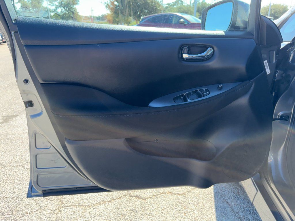 Used 2025 Nissan Leaf S FWD image 21