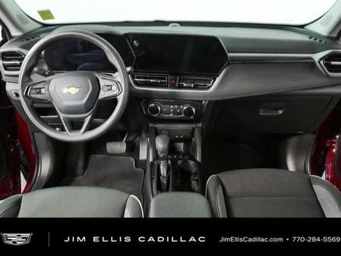Used 2025 Chevrolet TrailBlazer LT AWD/4WD image 16