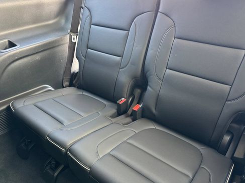 Used 2021 GMC Acadia Denali w/ Denali Ultimate Package AWD/4WD image 16