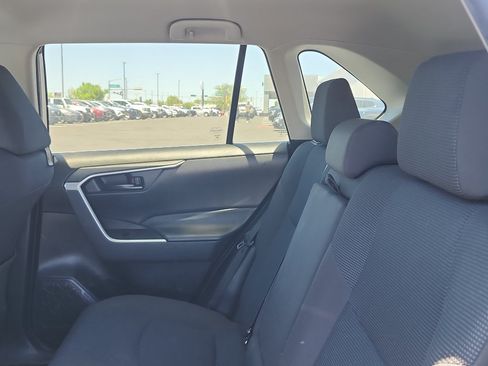 Used 2022 Toyota RAV4 LE AWD/4WD image 12
