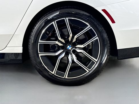 Used 2025 BMW 740i RWD image 37