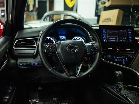 Used 2024 Toyota Camry SE FWD image 14