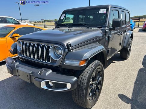 Used 2025 Jeep Wrangler Unlimited Sahara w/ Safety Group AWD/4WD image 1