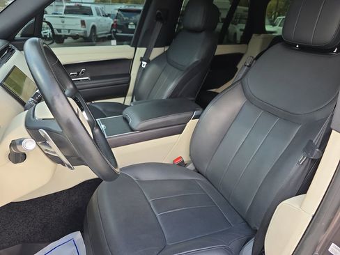 Used 2022 Land Rover Range Rover SE image 12