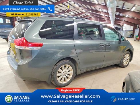 Used 2014 Toyota Sienna LE AWD/4WD image 4