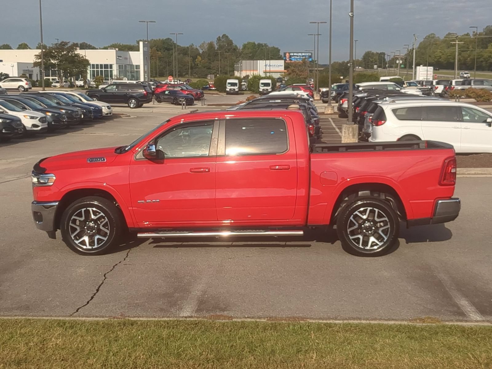 Used 2025 RAM 1500 Laramie AWD/4WD image 6