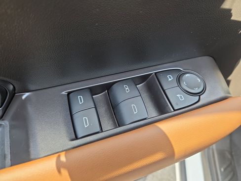 Used 2025 GMC Canyon AT4 image 15