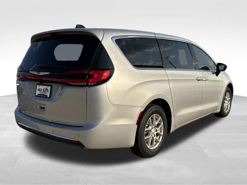 New 2026 Chrysler Pacifica Select image 8