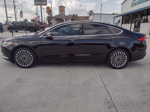 Used 2018 Ford Fusion SE w/ Fusion SE Technology Package image 3