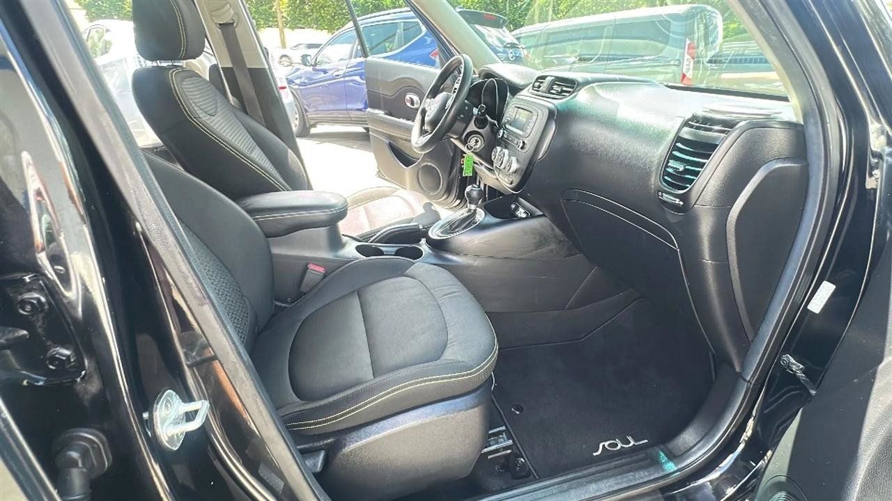 Used 2016 Kia Soul + FWD image 32