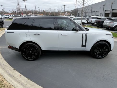 Certified 2025 Land Rover Range Rover SE image 8