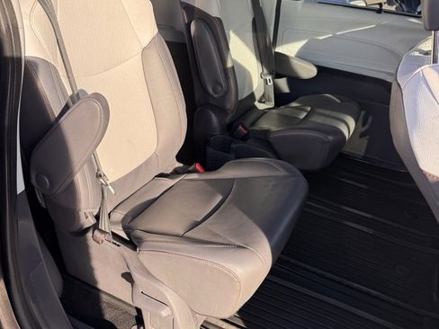 Used 2021 Toyota Sienna XSE image 14