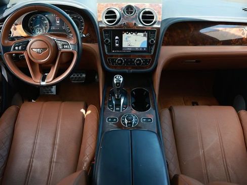 Used 2017 Bentley Bentayga AWD/4WD image 2